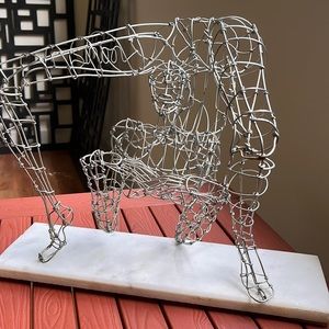 Beautiful wired sculpture for your household